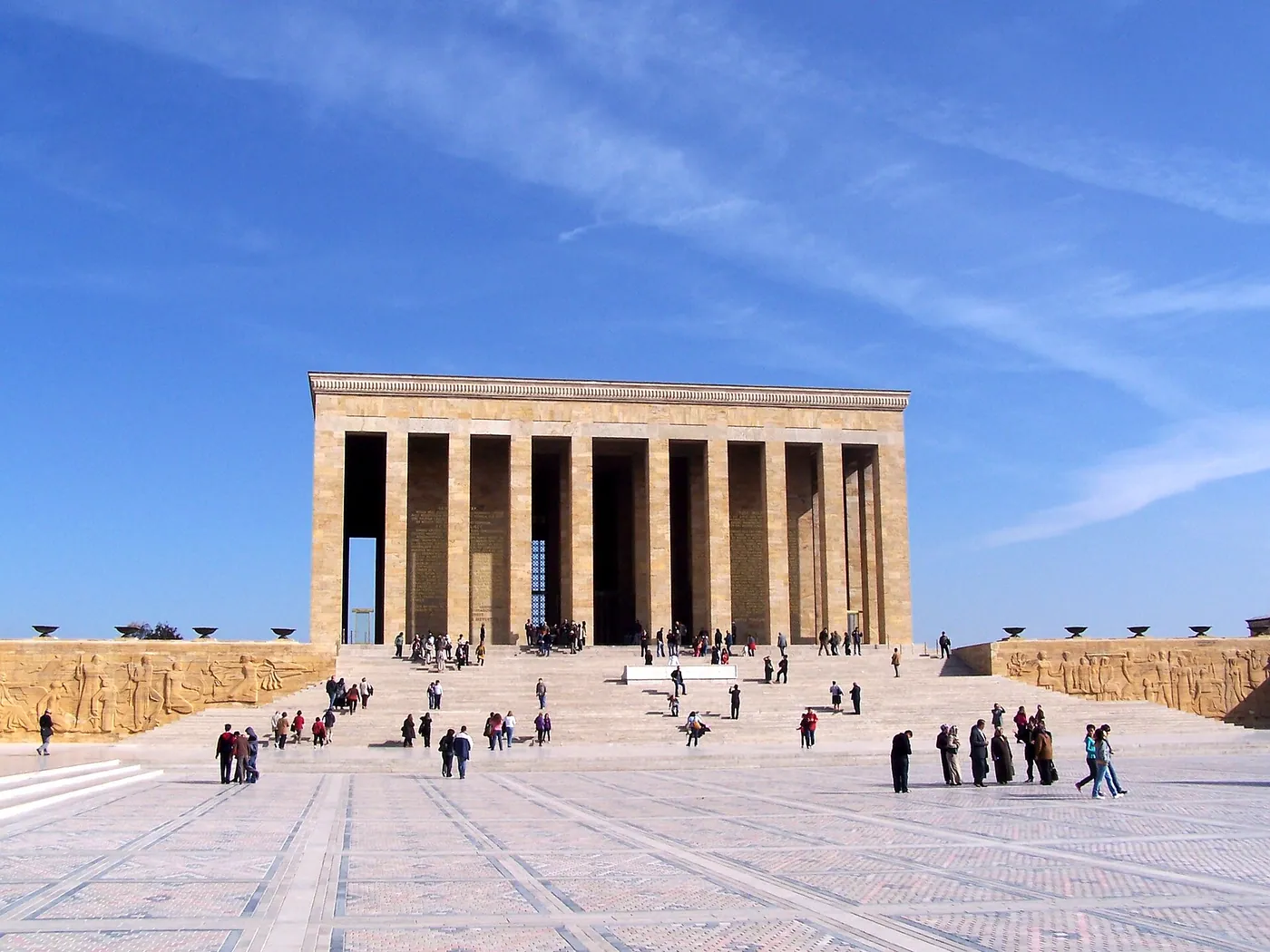 Anıtkabir - Vivanova Otel'e uzaklık 3 km