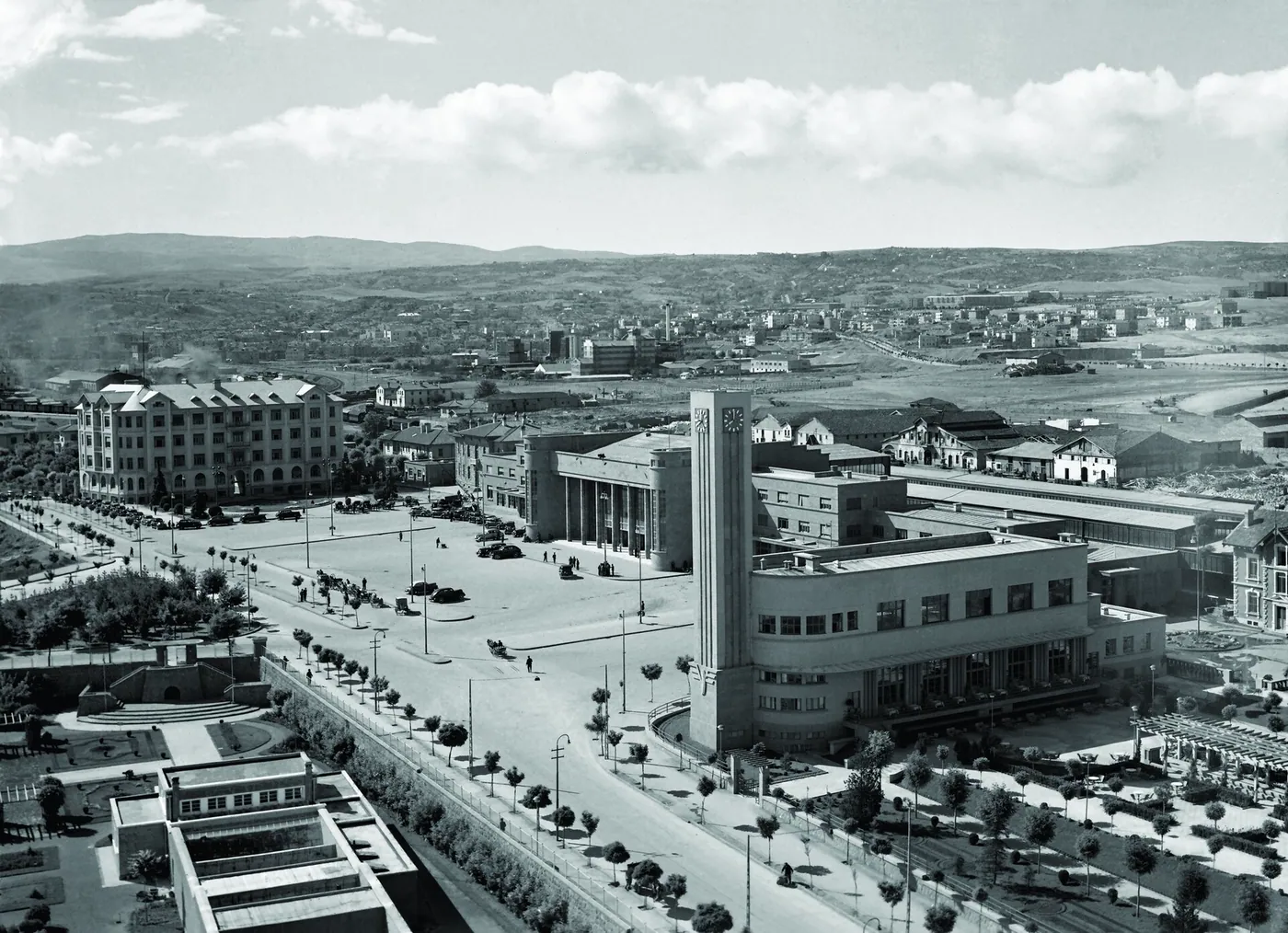 Ankara Garı (YHT) - Vivanova Otel'e uzaklık 2,5 km