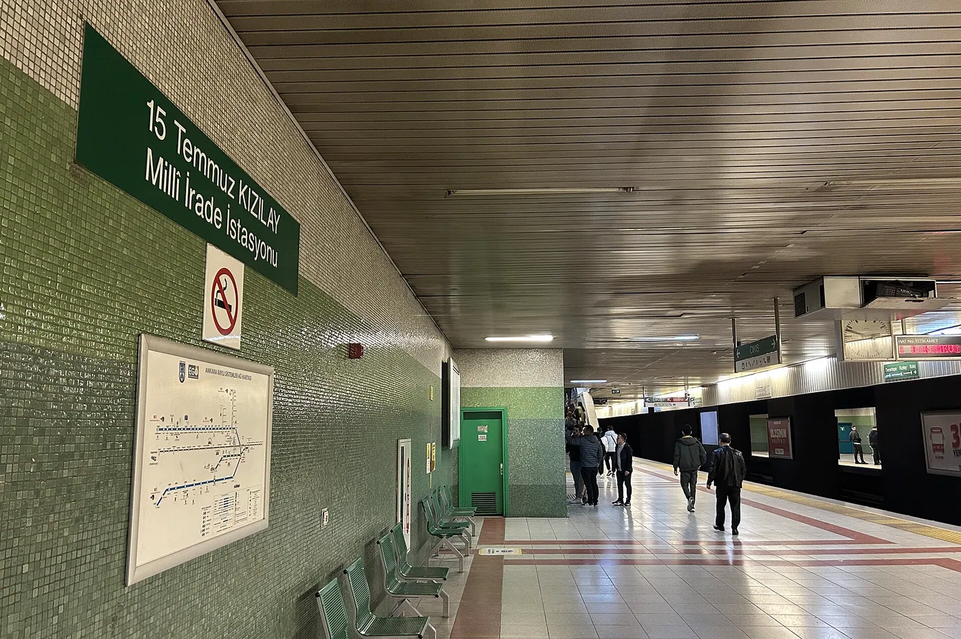 Kızılay Metro İstasyonu - Vivanova Otel'e uzaklık 300 m