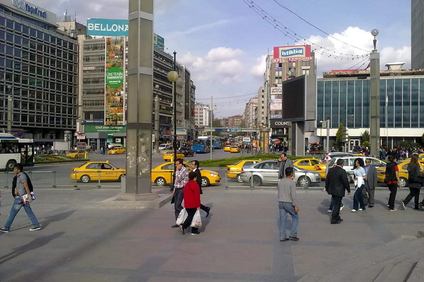Kızılay Meydanı / Güvenpark - Vivanova Otel'e uzaklık 300 m