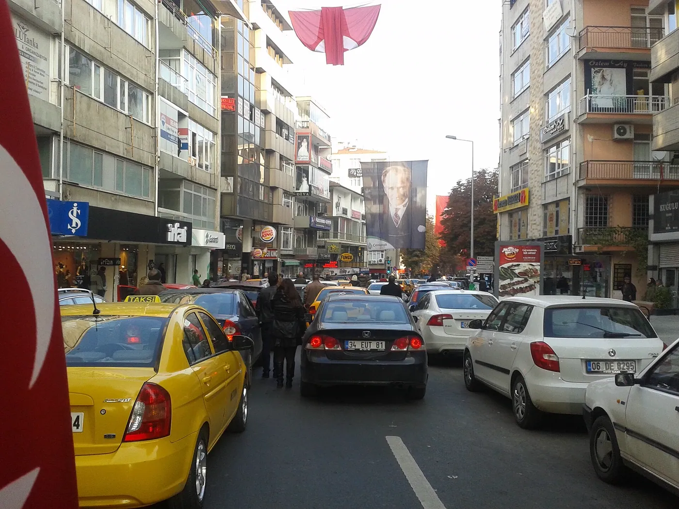 Tunalı Hilmi Caddesi - Vivanova Otel'e uzaklık 1,3 km